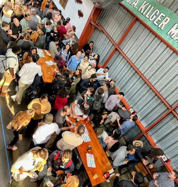 HealthTechHang | Helpful (and Happy) Hours | An open bar happy hour where everyone has the intention of helping others